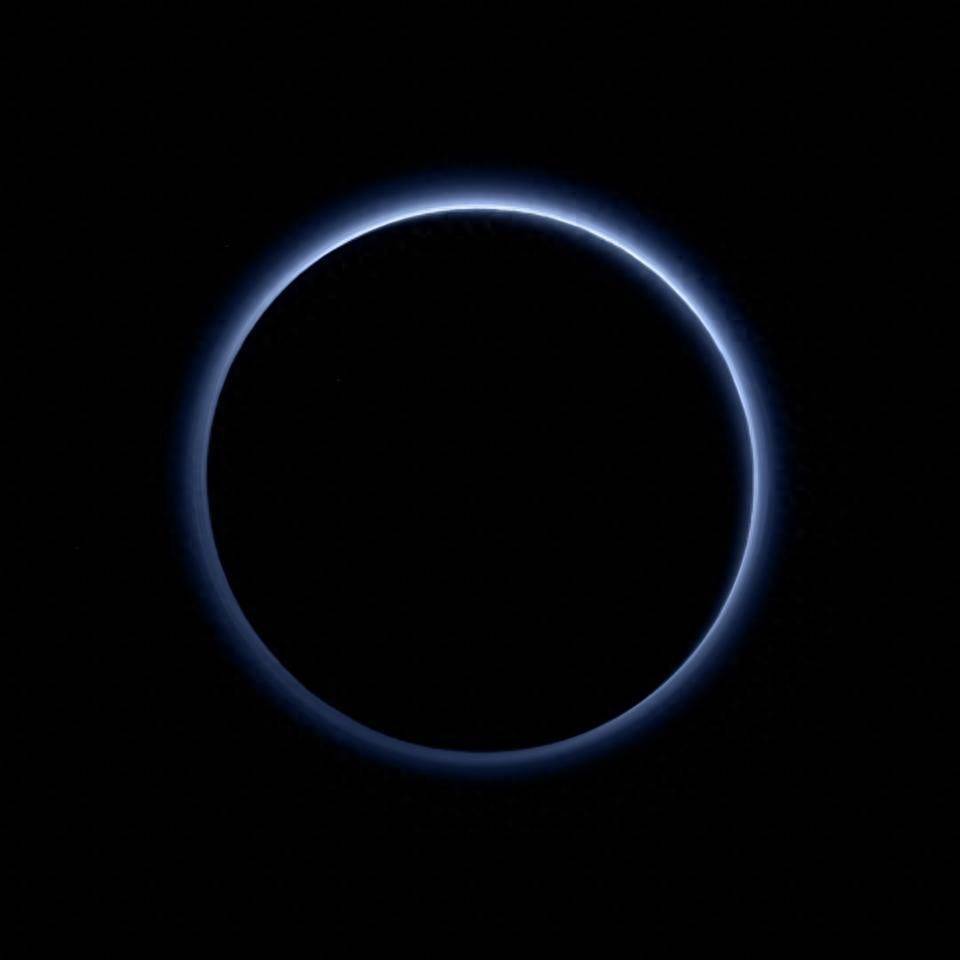 NASA探测器拍到奇怪一幕：冥王星上为什么会有蓝天？