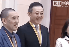 《人民的名义》赵德汉扮演者侯勇获第五届“紫金文化奖章”！现场笑眯了眼