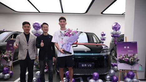 首批新车交付，智界V9车主的含金量彰显MPV科技车皇价值