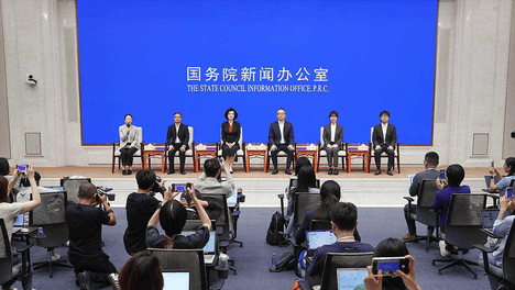 白玉兰奖入围导演杨磊出席国新办记者会 畅聊《太平年》创作历程