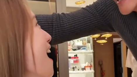 黄子韬徐艺洋两人互扇巴掌引热议 女方直言：你疯了吗
