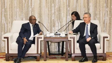 朱忠明会见南非科学、技术与创新部部长布莱德·恩齐曼迪