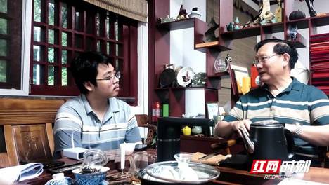 桌上的旧电话机，改写了九峰山那一夜 | 大学生重走长征路③