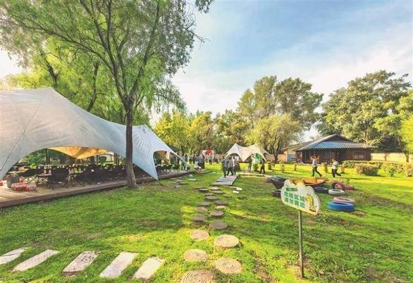 被李艺彤近距离美貌暴击了