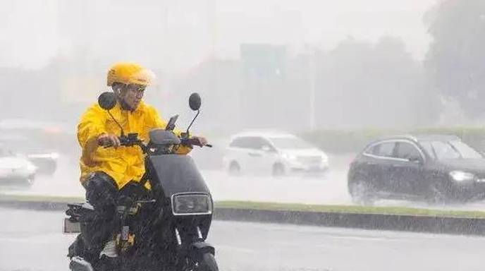 台风“红霞”登陆广东惠州，将深入内陆制造大范围强降雨