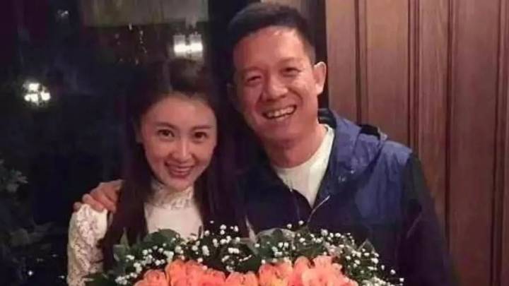 甘薇带女儿录歌送给贾跃亭,你支持他从逆境中站起来吗?