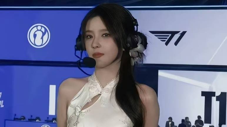 宁艺卓送金艺琳品牌方礼物