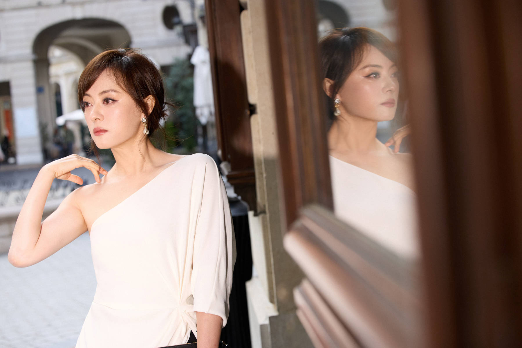 孙俪晒瑜伽照身体灵活柔韧性超好!拉伸翻滚状态佳