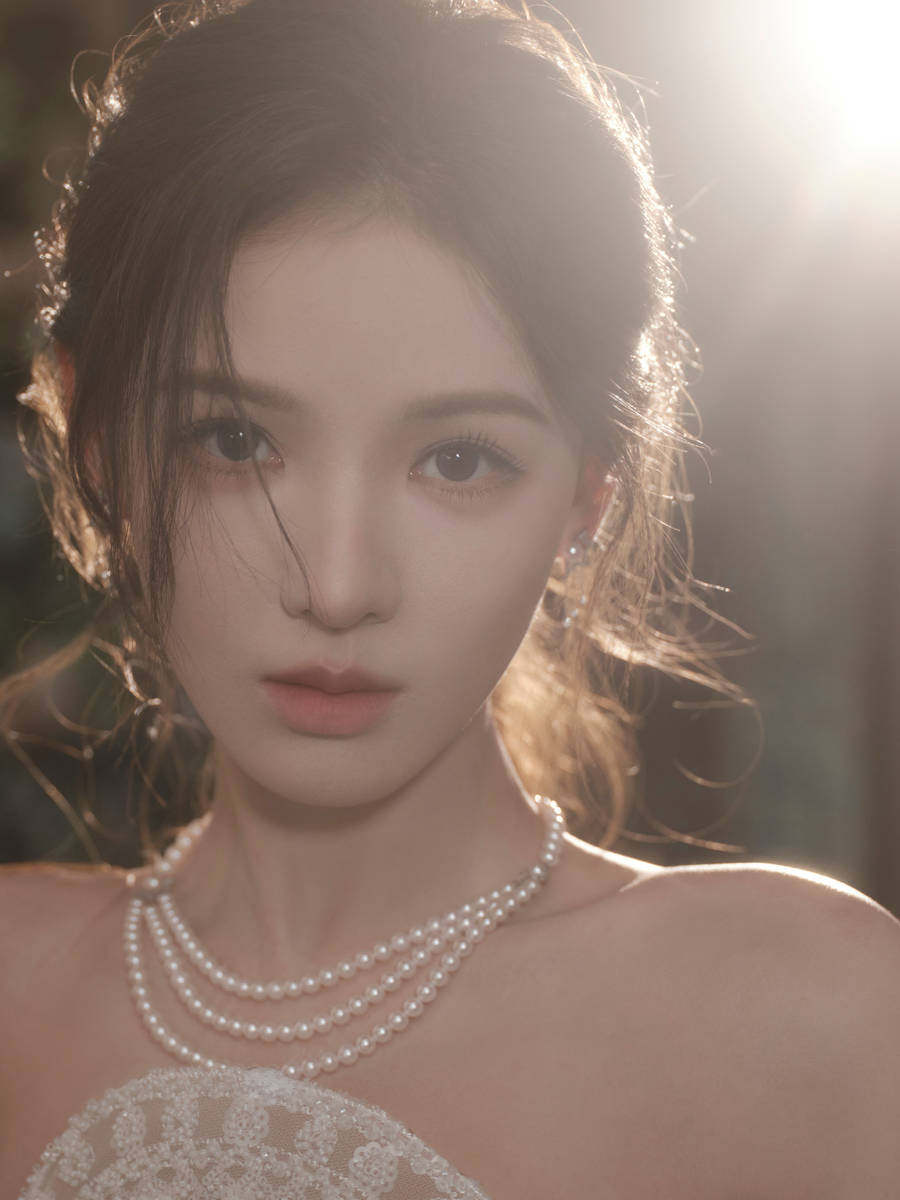 张予曦穿白色抹胸裙气质佳!宛若归国白月光大小姐