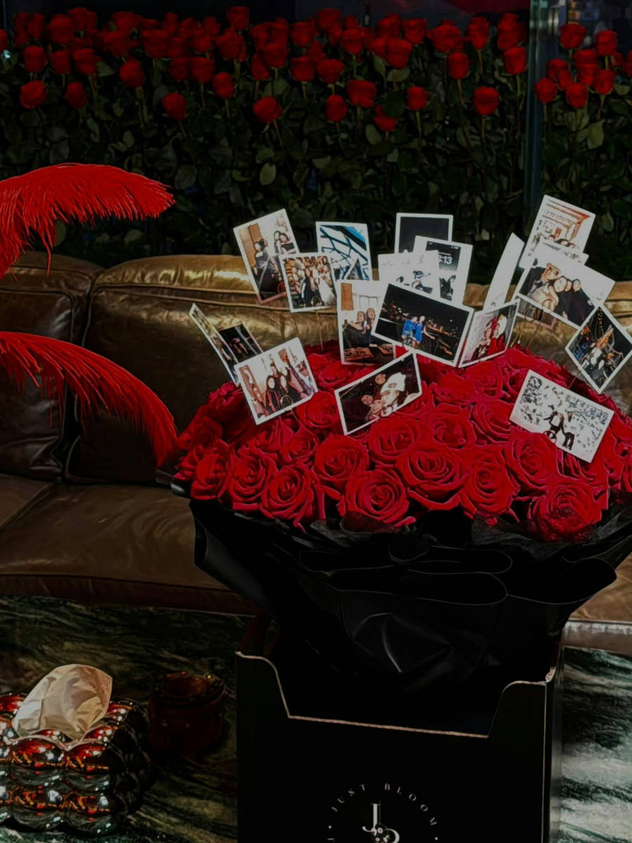 任达华女儿任晴佳晒庆生照！穿红色露肩裙明媚大方