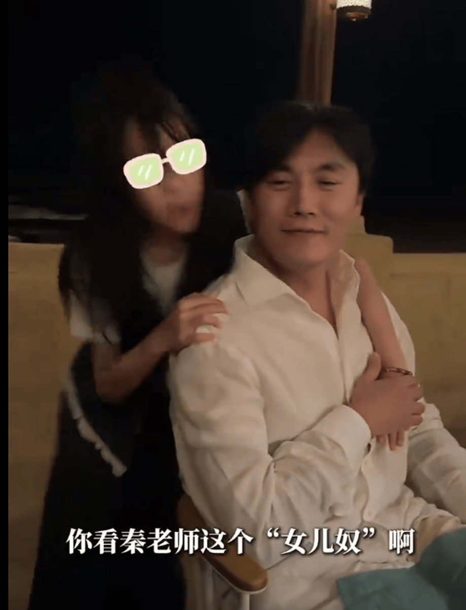 伊能静穿比基尼度假身材凹凸有致 女儿对秦昊撒娇