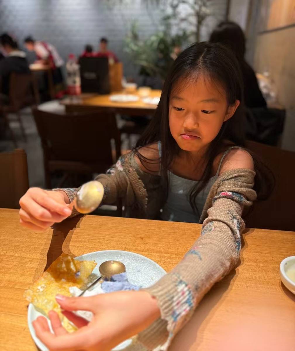 姚晨官宣离婚后晒女儿萌照 小茉莉跳芭蕾优雅