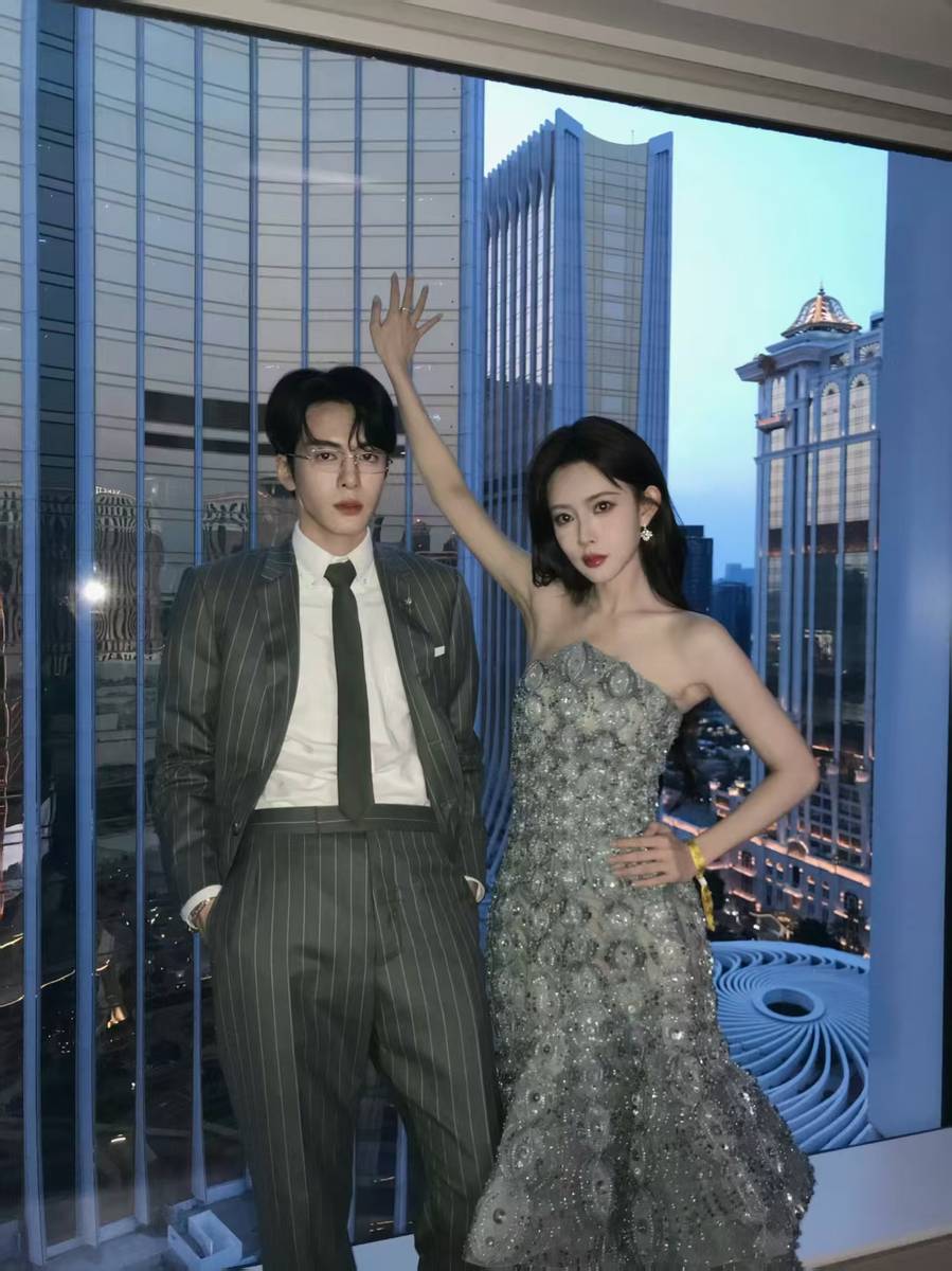 曾舜晞孟子义同框拍合照 俊男靓女互动搞怪又养眼