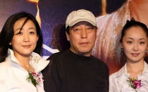 原创60岁倪大红近照，隐瞒了31年的老婆，原来是我们熟悉的她