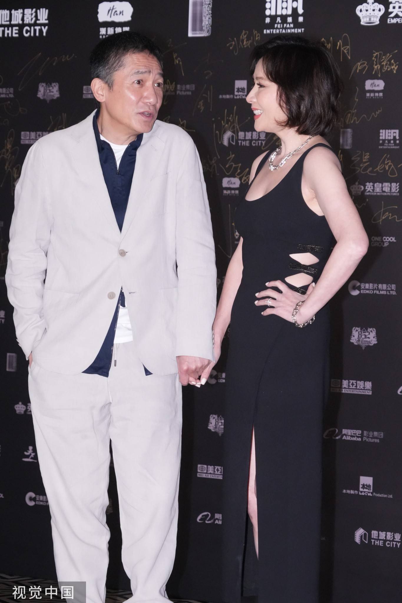 梁朝伟刘嘉玲同框视频 7e18040ca59e42a7bfc3309b39789f01.jpeg