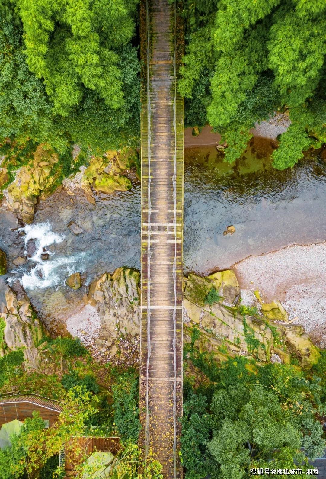 九寨沟旅游攻略自助游费用，九寨沟旅游攻略及费用多少，四川旅游九寨沟多少钱