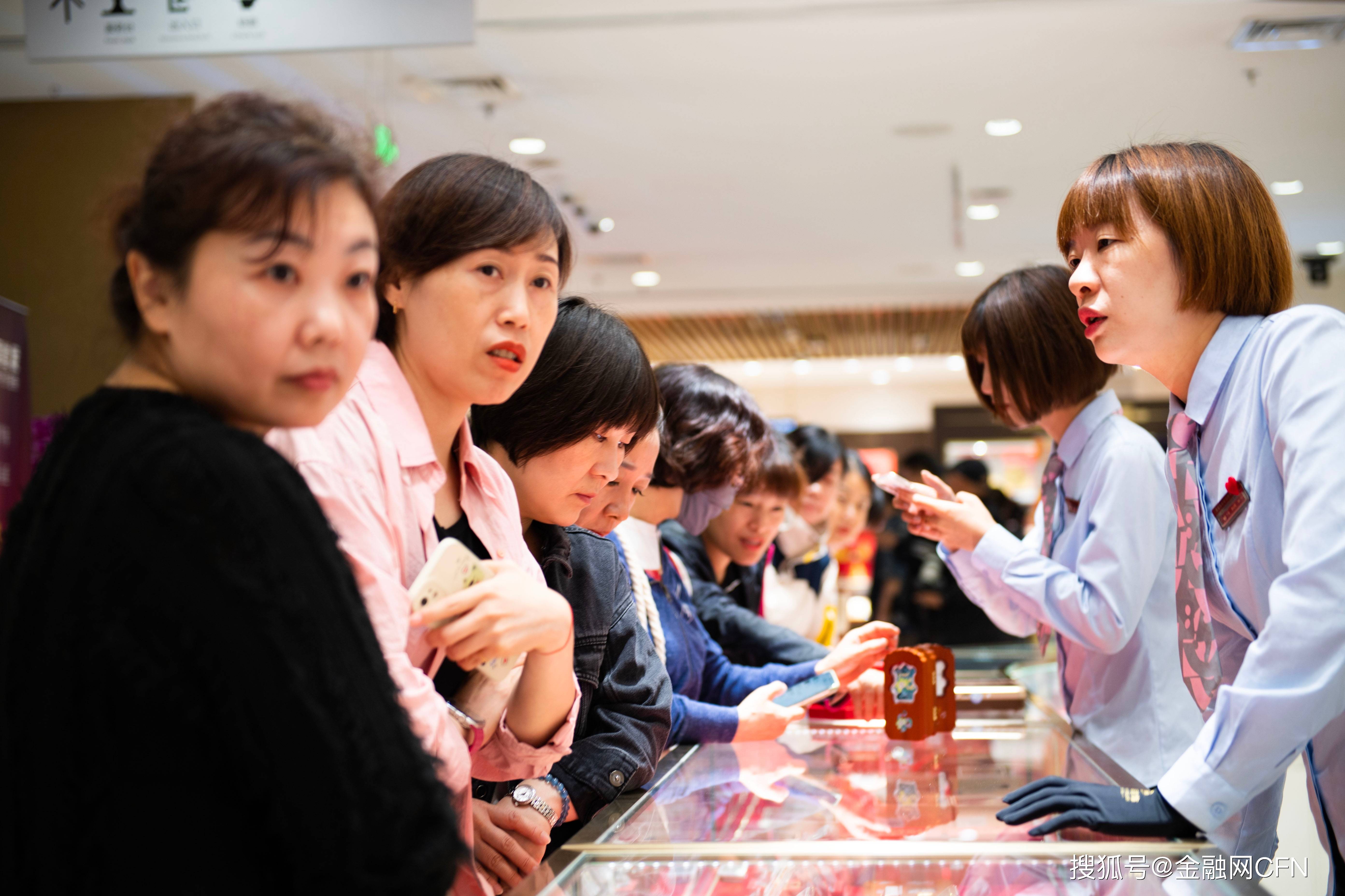 菜百股份全国首发2025中国乙巳（蛇）年喜字形金银纪念章