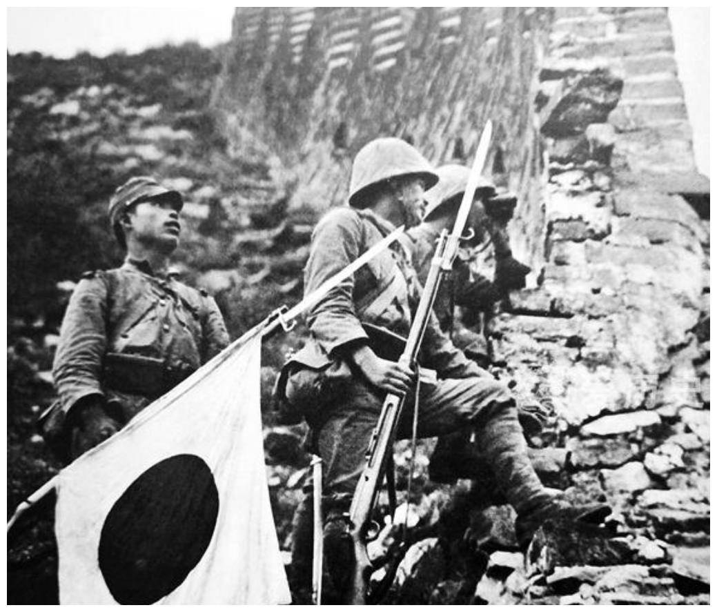 死死咬住了日军的后半截,让这批进攻的日军陷入了腹背受敌的尴尬处境。