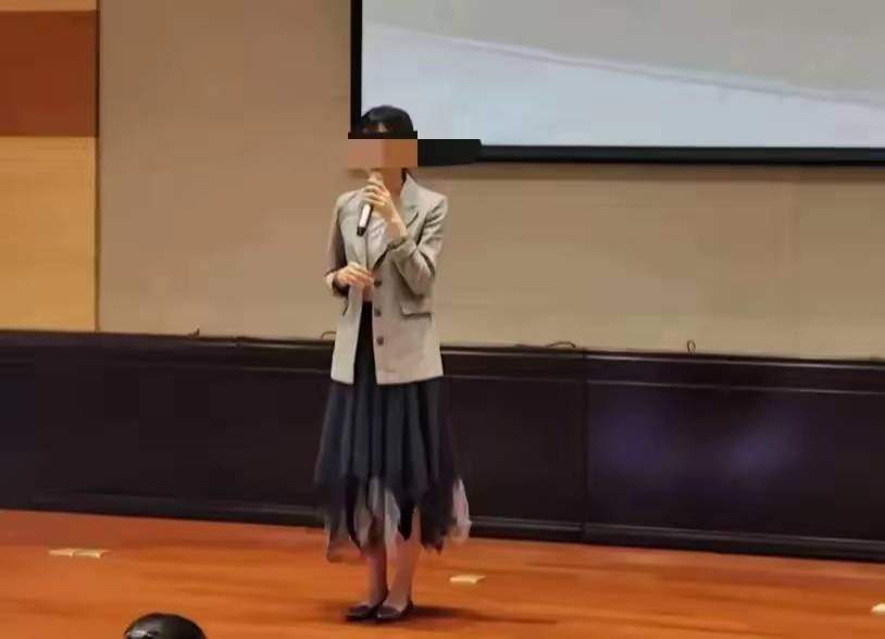 后续!女教师出轨学生身份被扒,颜值很高,网友:难怪了