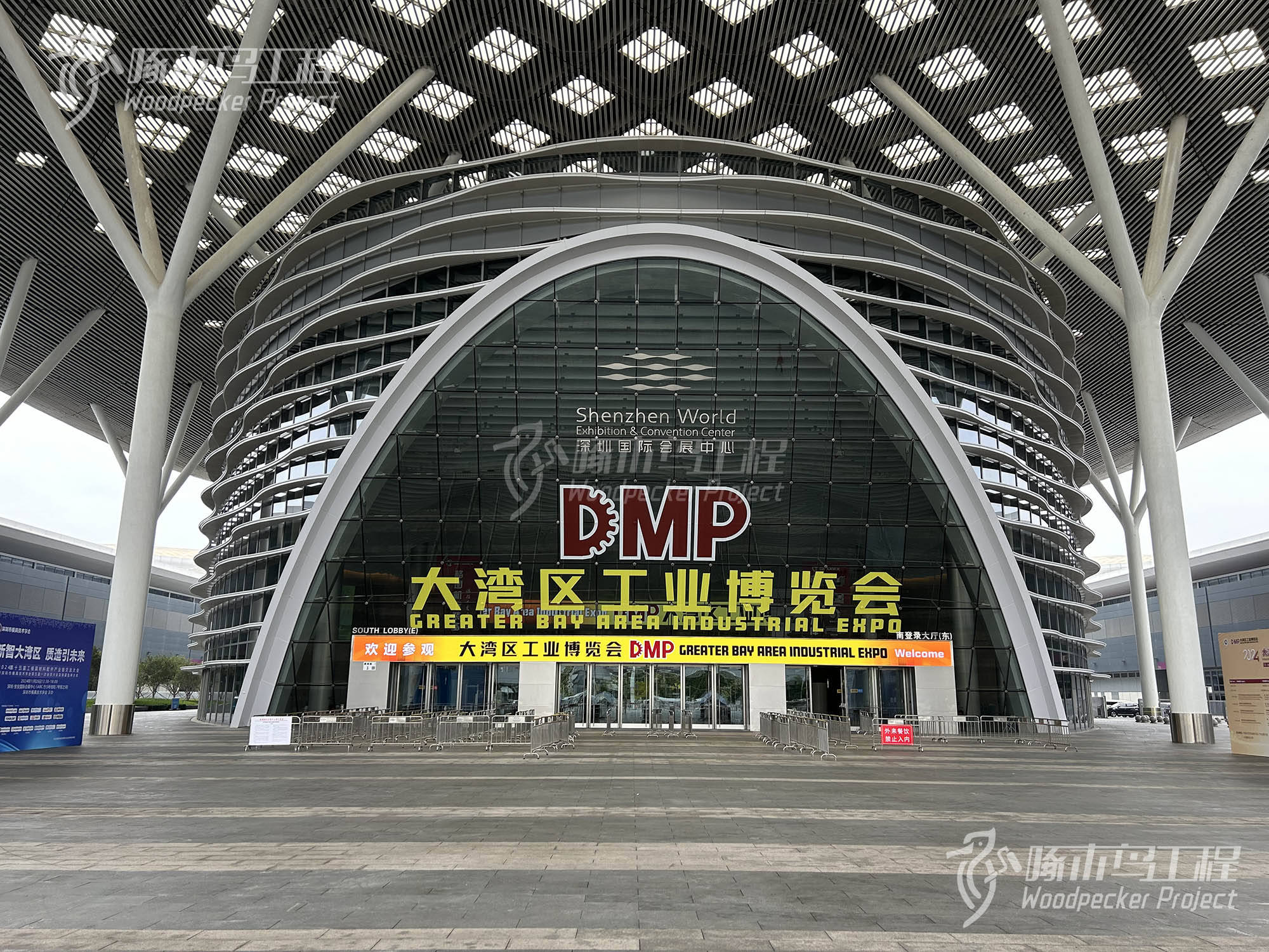 赢博体育app啄木鸟设计工程：深圳DMP大湾区工业博览会的绿色展台设计先锋(图2)