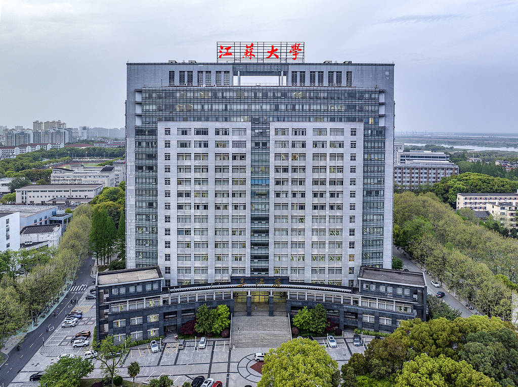 “老师都在找课上”，大学绩效考核不能搞一刀切