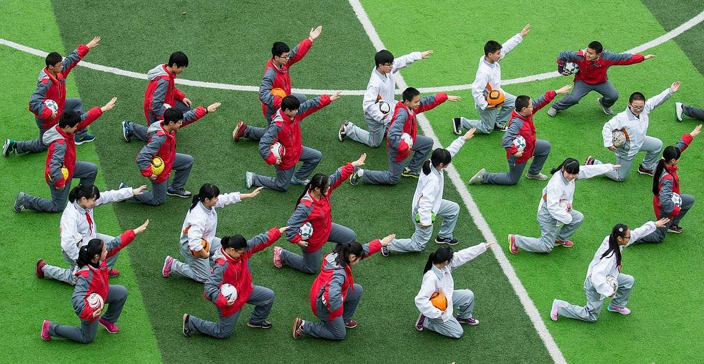 体育老师与其他老师同工同酬，从保住体育课开始