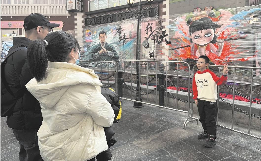 真没想到（保鲜膜贴墙上怎么扯下来）保鲜膜神器，保鲜膜上涂鸦 商场“哪吒墙”爆火，保鲜膜，