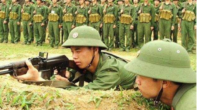 越南军队为何没有普必赢网址及钢盔而是一直带绿色木质帽？(图2)