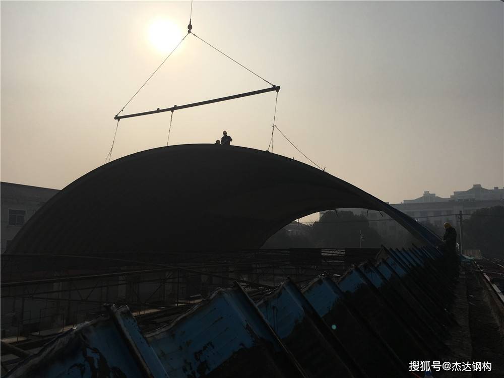 水电站隧道金属拱形屋顶吊装技术与岭区工地实践探讨