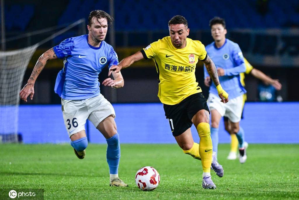 中超-内尔松卢斯两度中柱 青岛西海岸0-0深圳新鹏城