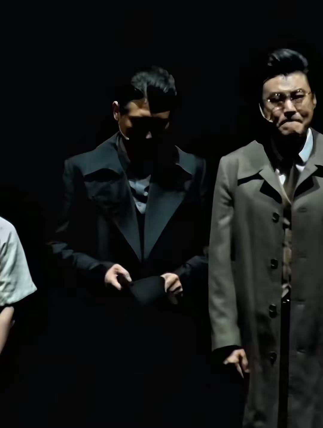 头七夜舞台突发意外！李乃文攥碎帽子仰天嘶吼 全场观众瞬间破防