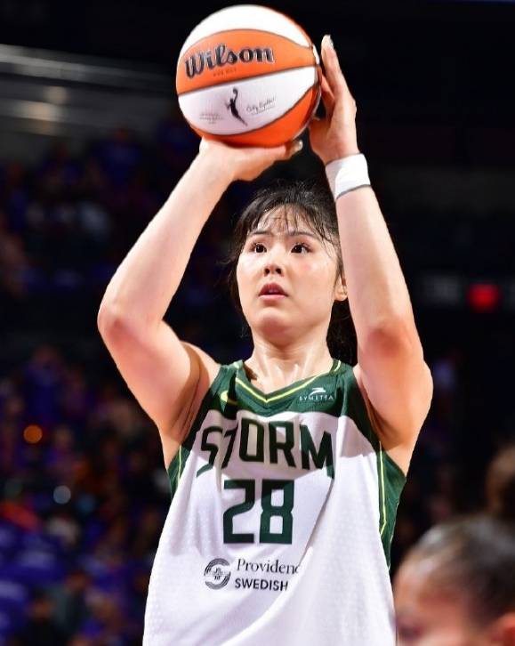 WNBA-李月汝出战4分钟2分1篮板 风暴大胜王牌