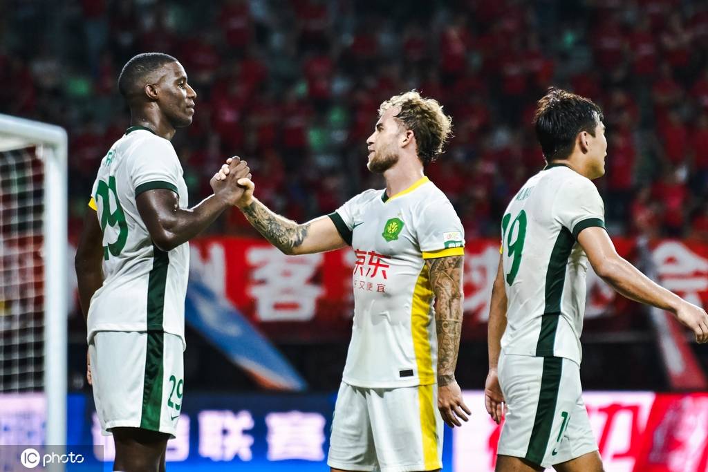 中超-法比奥帽子戏法 国安4-0梅州15轮不败夺半程冠军