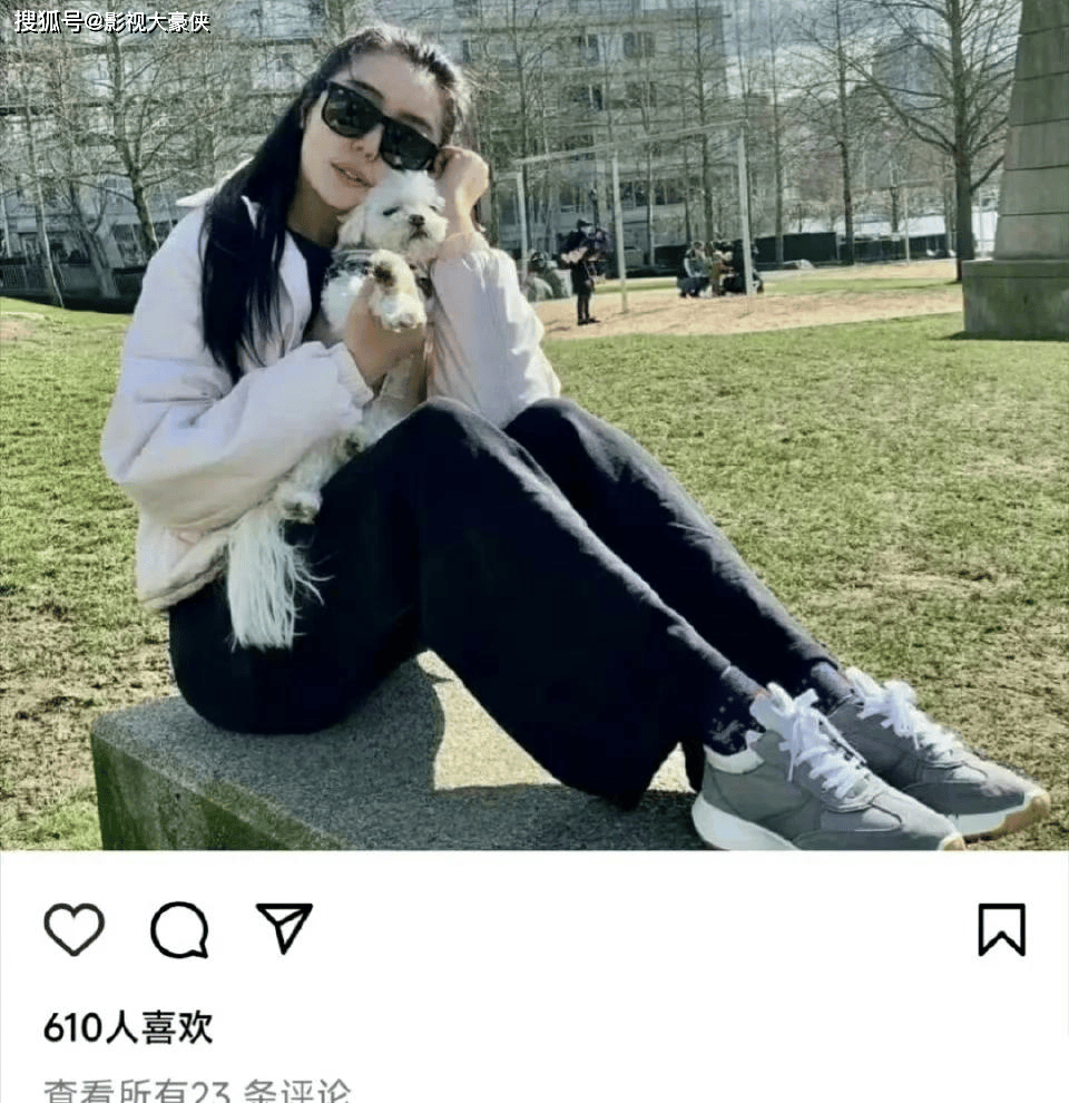 王祖贤在加拿大参加法会，打扮朴素，身材走样，现场帮忙搬桌子