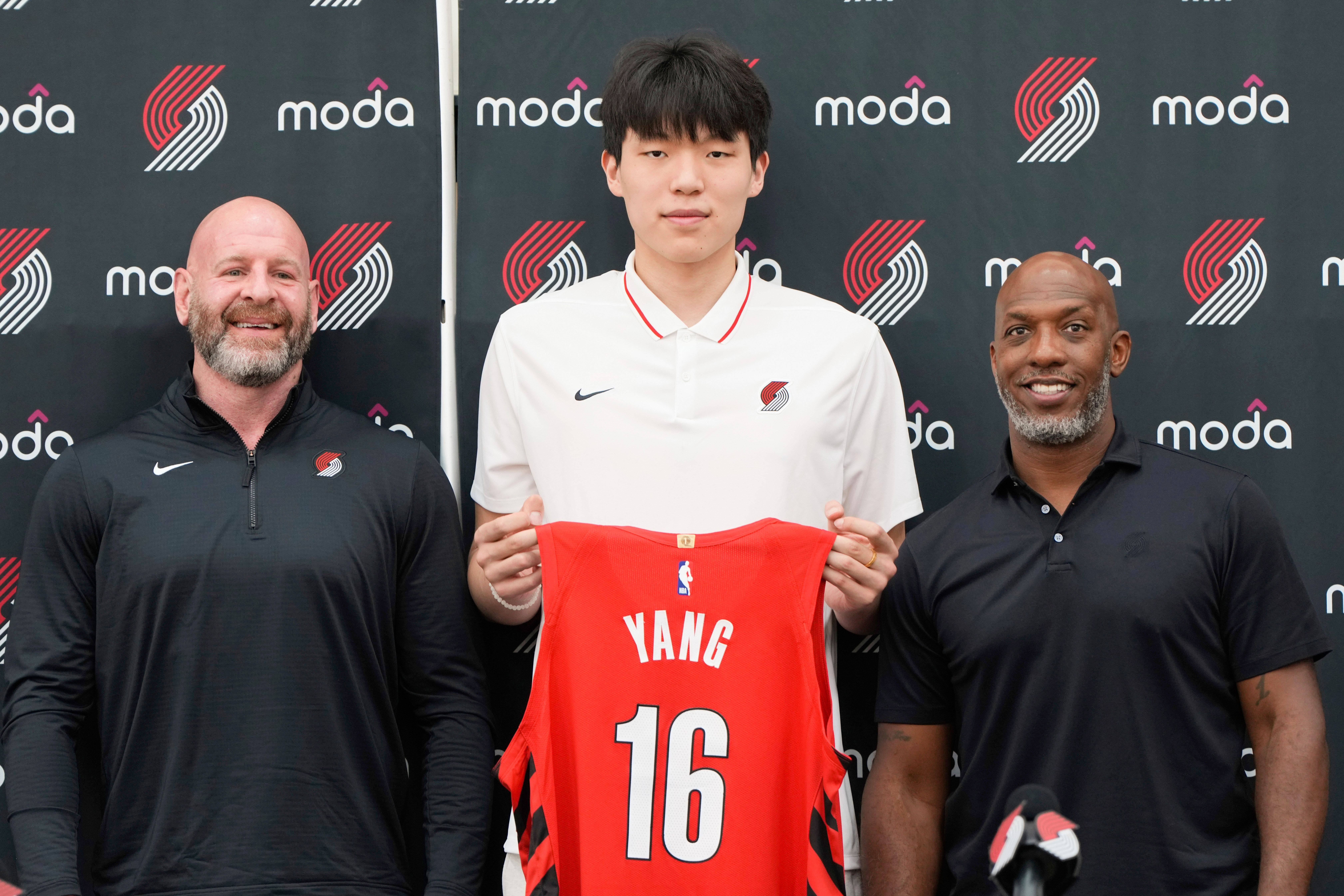 杨瀚森对比NBA和CBA身体对抗：这边比较文明