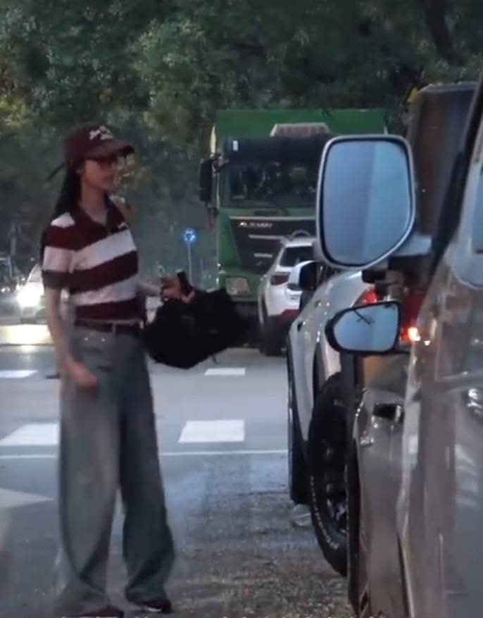 张俪就遮挡机动车号牌一事道歉：已经深刻认识到错误，会立刻调整！