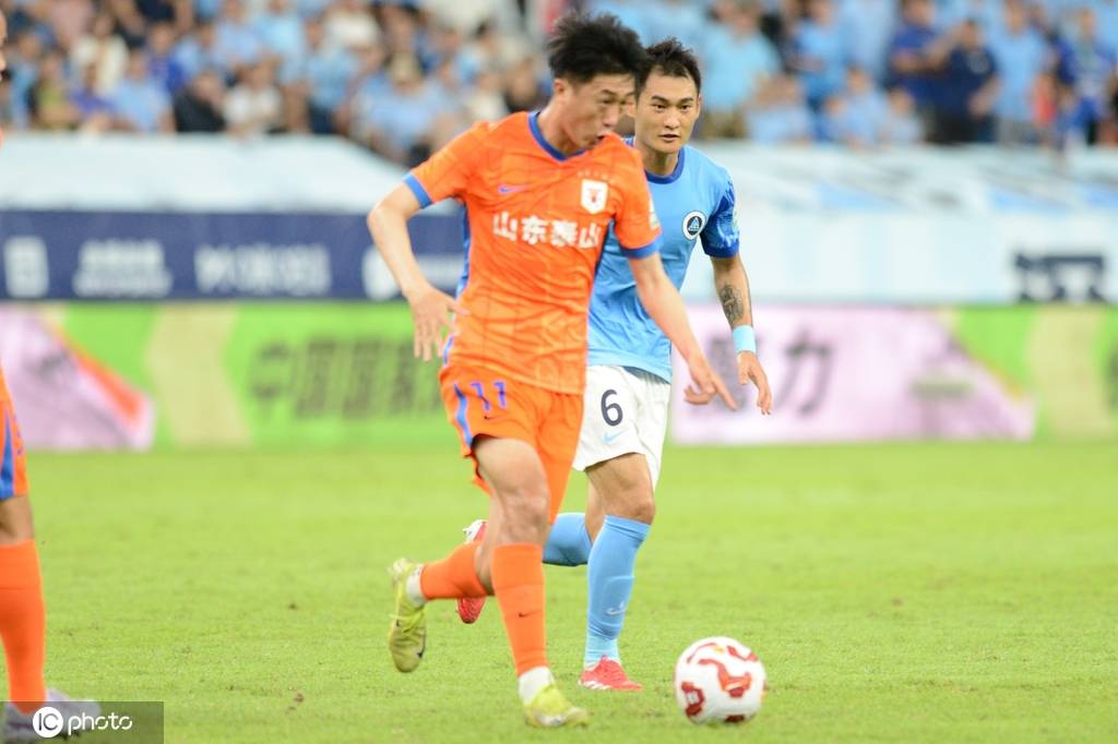 中超-李小恒卡扎伊什维利王彤建功 泰山3-1胜10人深圳