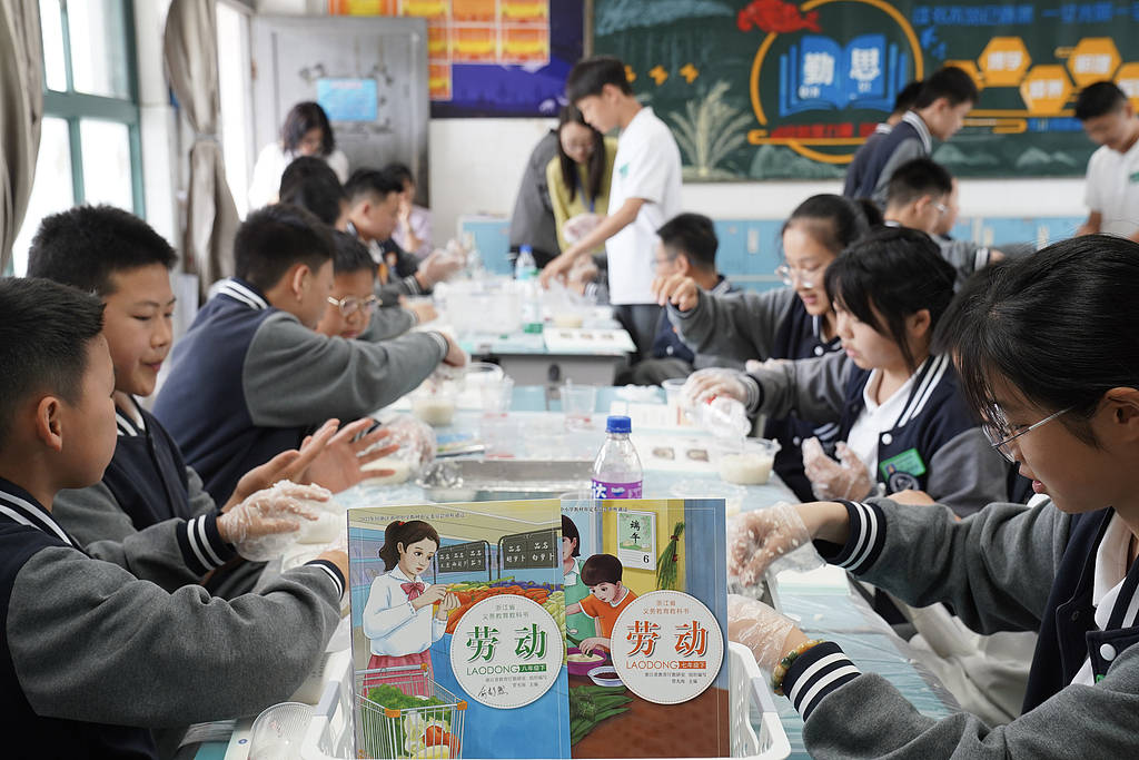 小学老师去教高中，师资调配不能简单地拆东补西