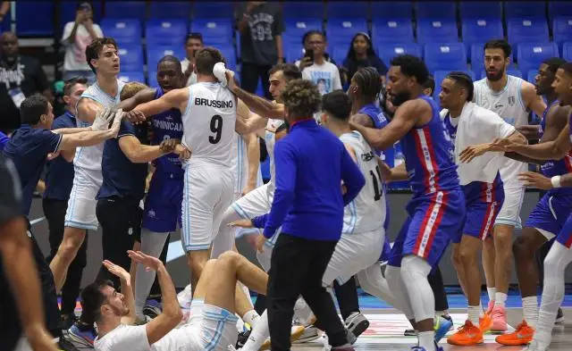 原创             FIBA出具多米尼加阿根廷冲突罚单:多人禁赛+罚款