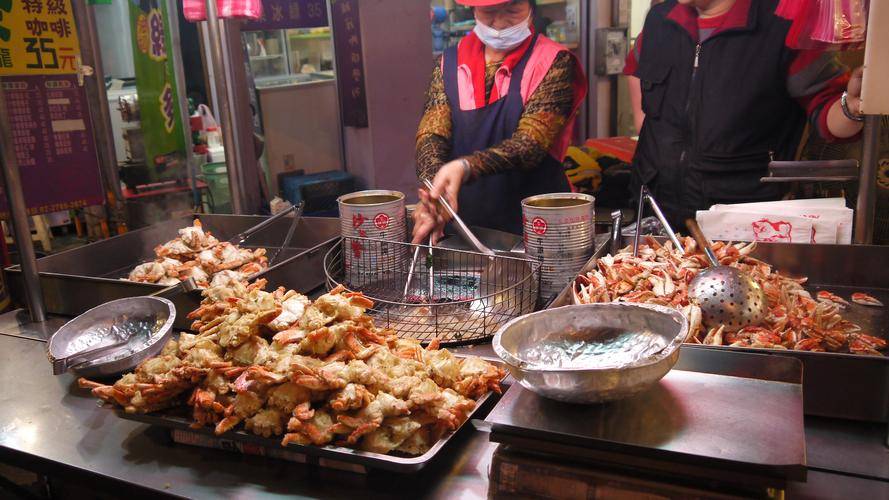 地摊小吃摆摊最火项目？别盲目跟风，这样做才赚钱！