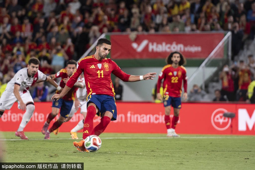 世预赛-费兰丢点奥亚萨瓦尔任意球破门 西班牙2-0格鲁吉亚