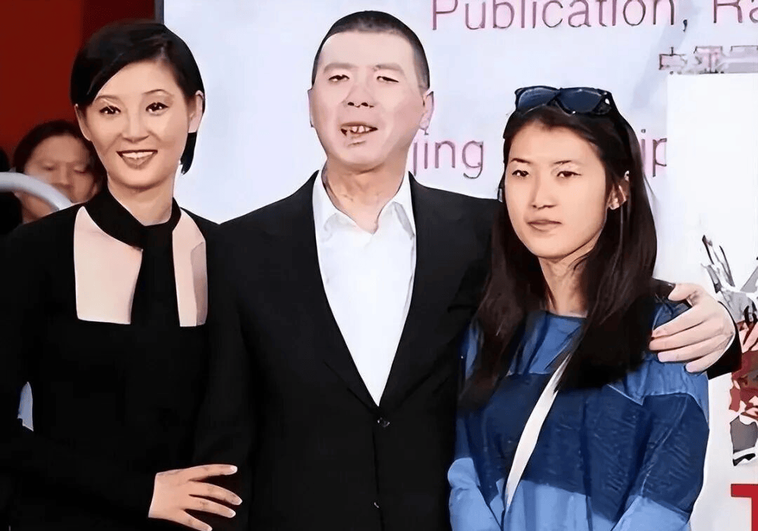 徐帆和冯小刚离婚了？26年无子女，徐帆不再隐忍，冯小刚有苦难言