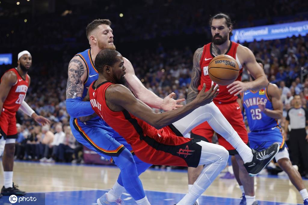 原创             NBA第一天上班就强度爆表？KD东契奇合演悲情双簧