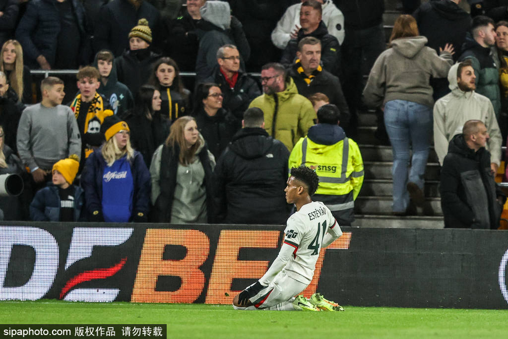 进球大战!联赛杯-吉滕斯造3球德拉普染红 切尔西4-3狼队晋级