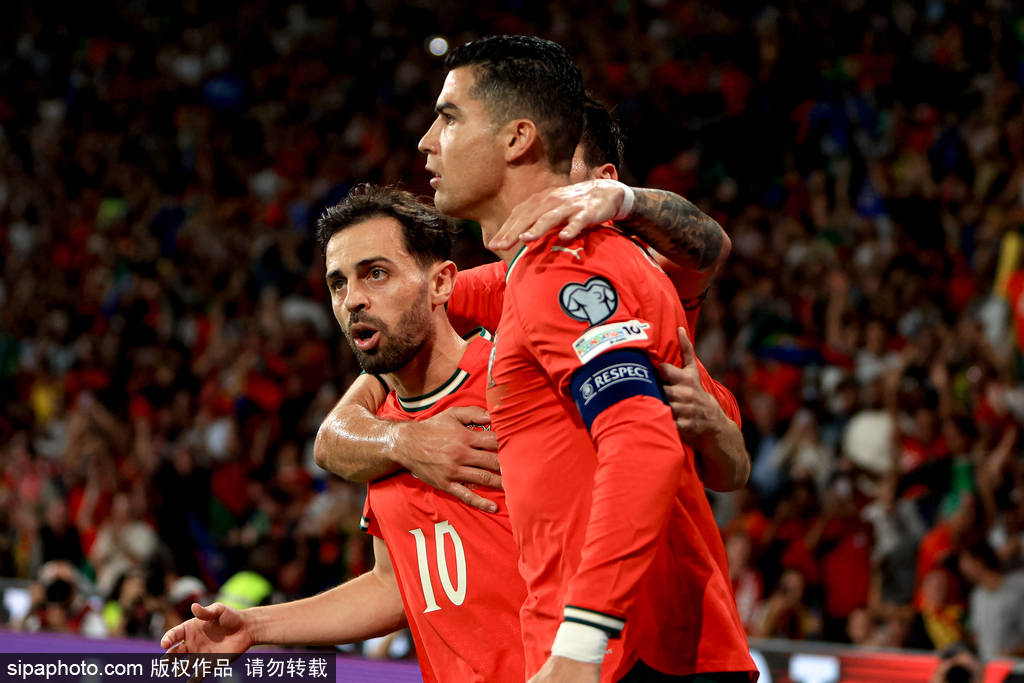 媒体人:葡萄牙无法赢得世界杯 C罗征服了英西意而梅西没有