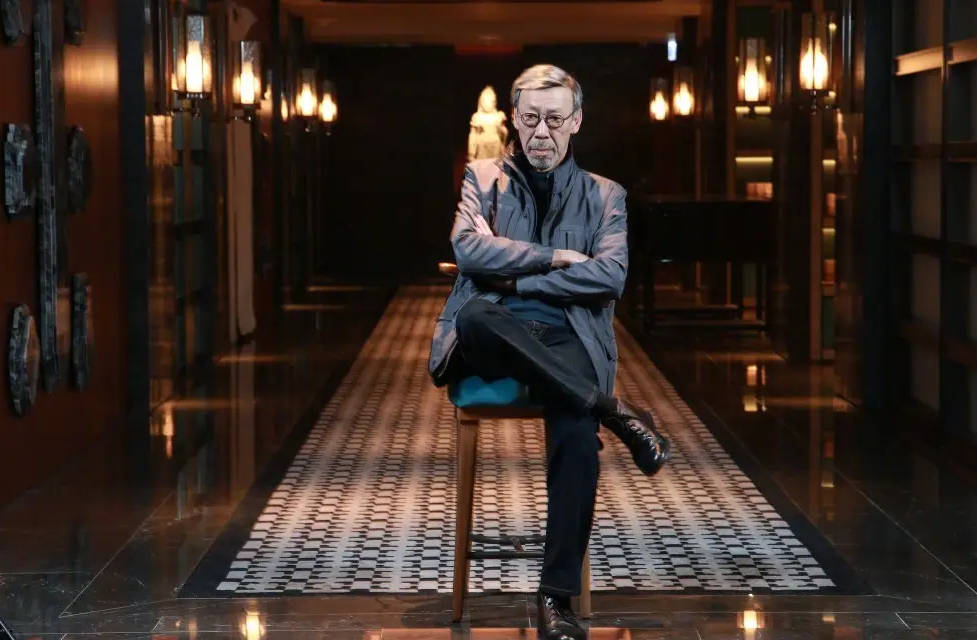 冯淬帆葬礼低调举行！其海葬遗愿未能完成，周润发曾志伟等好友送花圈