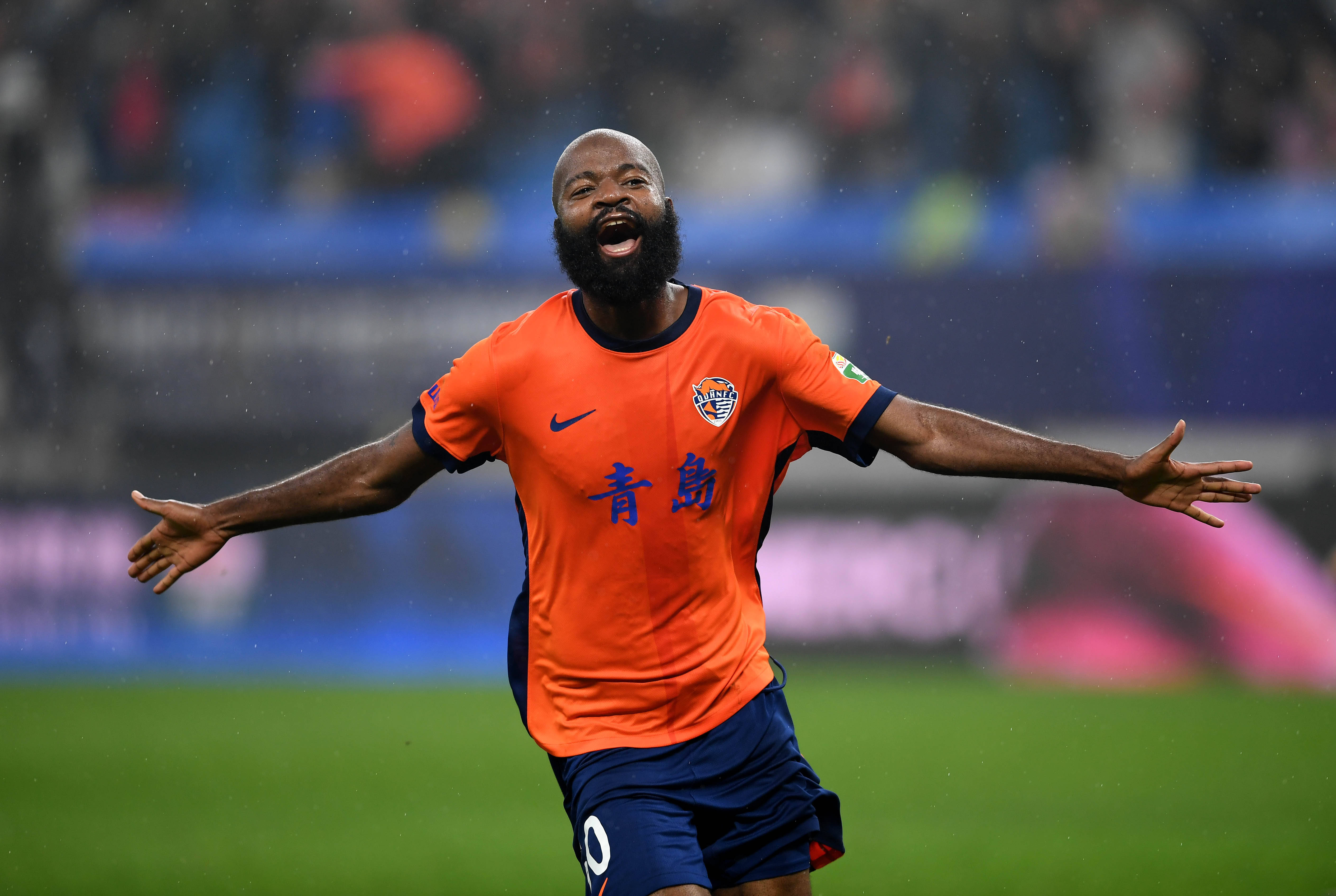 奇葩！海牛外援发文不满欠薪 被曝借钱不还+赛前一晚约会女友