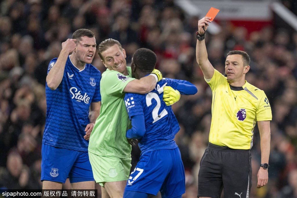 英超-盖耶掌掴队友直红霍尔破门 曼联0-1十人埃弗顿三轮不胜