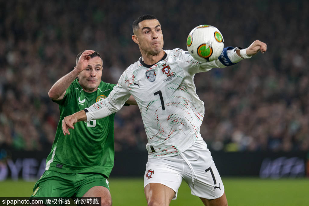 C罗罚单风波：FIFA为流量优待明星球员 梅西亦是受益者