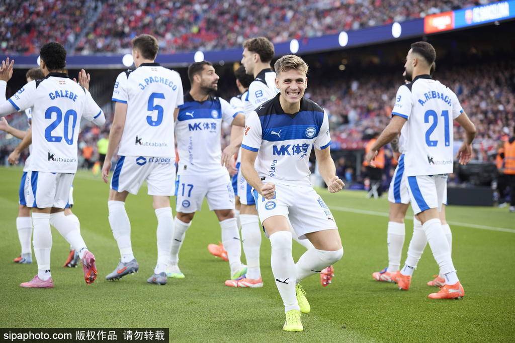 西甲-亚马尔传射奥尔莫双响 巴萨3-1阿拉维斯先赛登顶